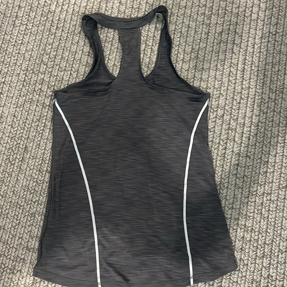 Reebok women’s gray sports tank top - Picture 5 of 5